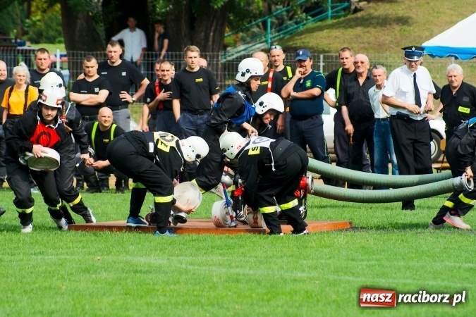 Zdjęcie w galerii na portalu naszraciborz.pl: Strażacy z Brzezia i strażaczki z Sudoła triumfatorami turnieju strażackiego w Raciborzu wiadomości z regionu