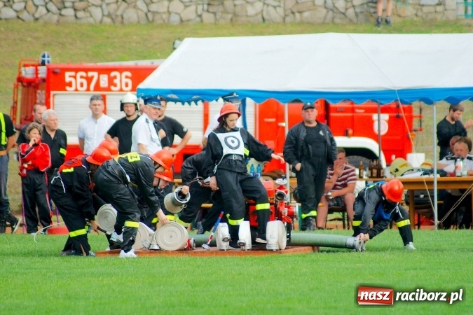 Zdjęcie w galerii na portalu naszraciborz.pl: Strażacy z Brzezia i strażaczki z Sudoła triumfatorami turnieju strażackiego w Raciborzu wiadomości z regionu
