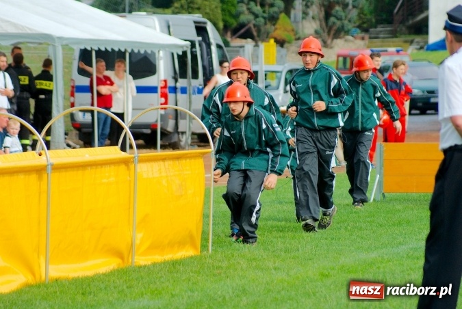 Zdjęcie w galerii na portalu naszraciborz.pl: Strażacy z Brzezia i strażaczki z Sudoła triumfatorami turnieju strażackiego w Raciborzu wiadomości z regionu