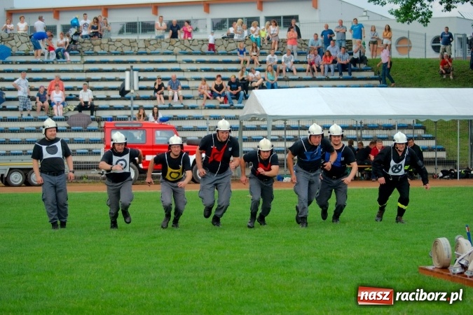 Zdjęcie w galerii na portalu naszraciborz.pl: Strażacy z Brzezia i strażaczki z Sudoła triumfatorami turnieju strażackiego w Raciborzu wiadomości z regionu