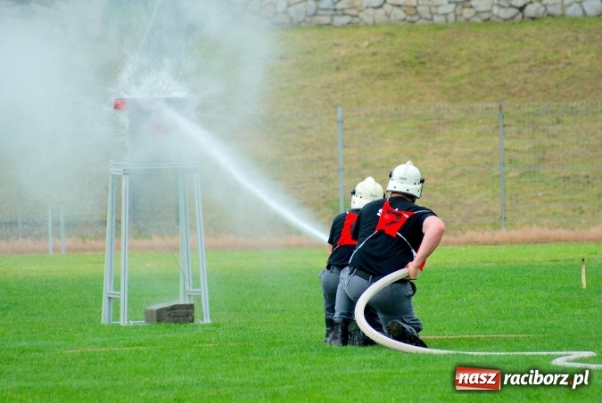 Zdjęcie w galerii na portalu naszraciborz.pl: Strażacy z Brzezia i strażaczki z Sudoła triumfatorami turnieju strażackiego w Raciborzu wiadomości z regionu
