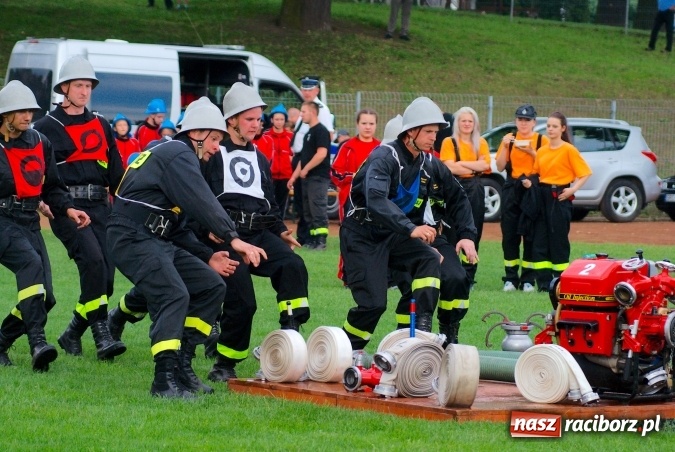 Zdjęcie w galerii na portalu naszraciborz.pl: Strażacy z Brzezia i strażaczki z Sudoła triumfatorami turnieju strażackiego w Raciborzu wiadomości z regionu