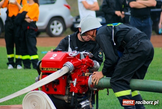 Zdjęcie w galerii na portalu naszraciborz.pl: Strażacy z Brzezia i strażaczki z Sudoła triumfatorami turnieju strażackiego w Raciborzu wiadomości z regionu
