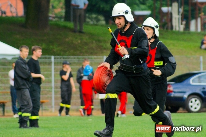 Zdjęcie w galerii na portalu naszraciborz.pl: Strażacy z Brzezia i strażaczki z Sudoła triumfatorami turnieju strażackiego w Raciborzu wiadomości z regionu