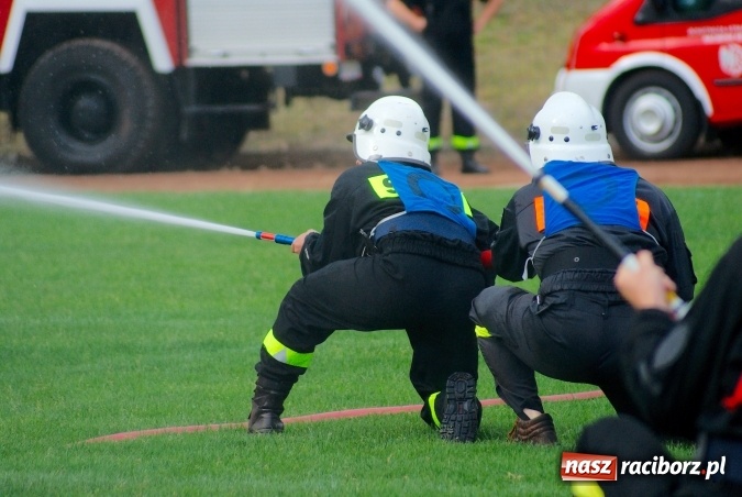 Zdjęcie w galerii na portalu naszraciborz.pl: Strażacy z Brzezia i strażaczki z Sudoła triumfatorami turnieju strażackiego w Raciborzu wiadomości z regionu