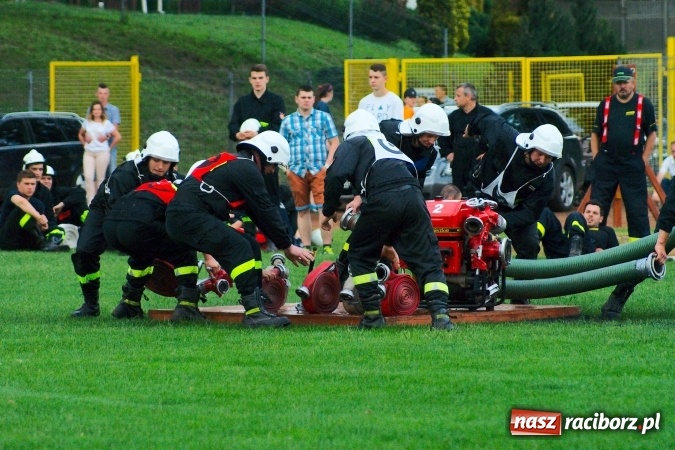 Zdjęcie w galerii na portalu naszraciborz.pl: Strażacy z Brzezia i strażaczki z Sudoła triumfatorami turnieju strażackiego w Raciborzu wiadomości z regionu