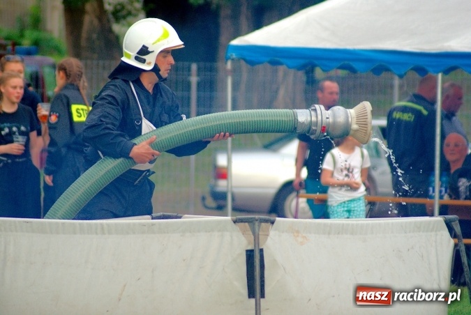Zdjęcie w galerii na portalu naszraciborz.pl: Strażacy z Brzezia i strażaczki z Sudoła triumfatorami turnieju strażackiego w Raciborzu wiadomości z regionu