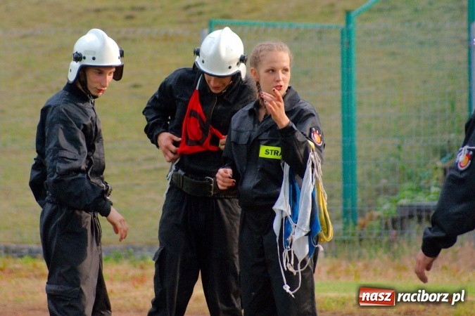 Zdjęcie w galerii na portalu naszraciborz.pl: Strażacy z Brzezia i strażaczki z Sudoła triumfatorami turnieju strażackiego w Raciborzu wiadomości z regionu