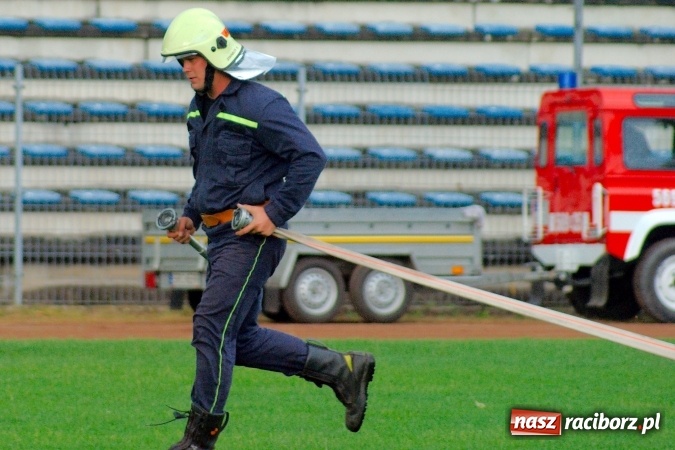 Zdjęcie w galerii na portalu naszraciborz.pl: Strażacy z Brzezia i strażaczki z Sudoła triumfatorami turnieju strażackiego w Raciborzu wiadomości z regionu