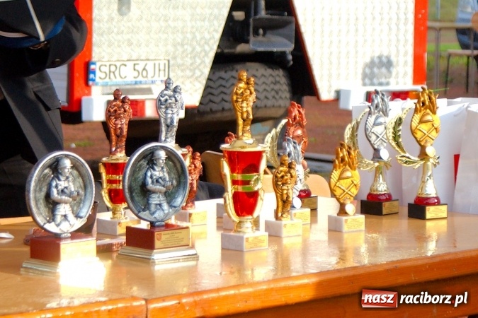 Zdjęcie w galerii na portalu naszraciborz.pl: Strażacy z Brzezia i strażaczki z Sudoła triumfatorami turnieju strażackiego w Raciborzu wiadomości z regionu