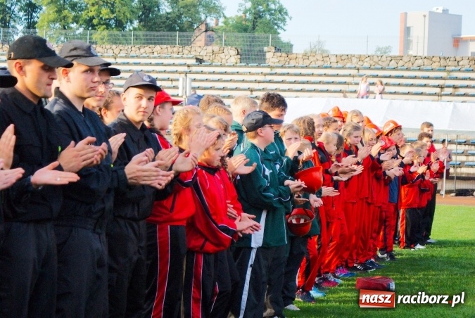 Zdjęcie w galerii na portalu naszraciborz.pl: Strażacy z Brzezia i strażaczki z Sudoła triumfatorami turnieju strażackiego w Raciborzu wiadomości z regionu