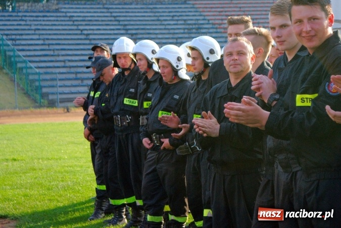 Zdjęcie w galerii na portalu naszraciborz.pl: Strażacy z Brzezia i strażaczki z Sudoła triumfatorami turnieju strażackiego w Raciborzu wiadomości z regionu