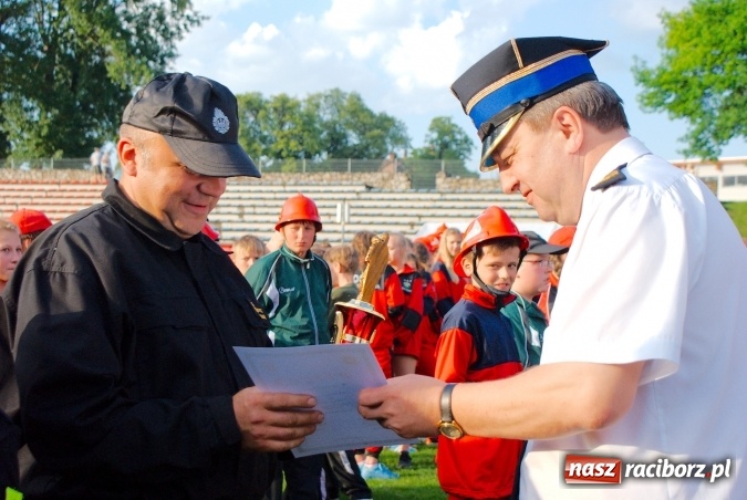 Zdjęcie w galerii na portalu naszraciborz.pl: Strażacy z Brzezia i strażaczki z Sudoła triumfatorami turnieju strażackiego w Raciborzu wiadomości z regionu