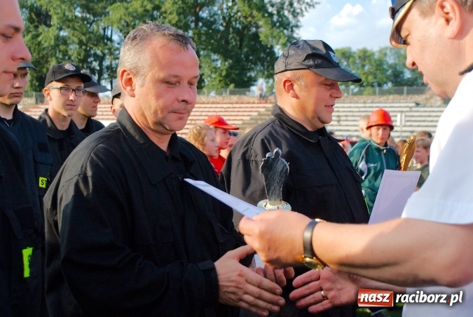 Zdjęcie w galerii na portalu naszraciborz.pl: Strażacy z Brzezia i strażaczki z Sudoła triumfatorami turnieju strażackiego w Raciborzu wiadomości z regionu