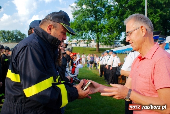 Zdjęcie w galerii na portalu naszraciborz.pl: Strażacy z Brzezia i strażaczki z Sudoła triumfatorami turnieju strażackiego w Raciborzu wiadomości z regionu