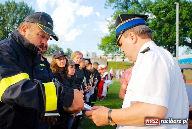 Zdjęcie w galerii na portalu naszraciborz.pl: Strażacy z Brzezia i strażaczki z Sudoła triumfatorami turnieju strażackiego w Raciborzu wiadomości z regionu