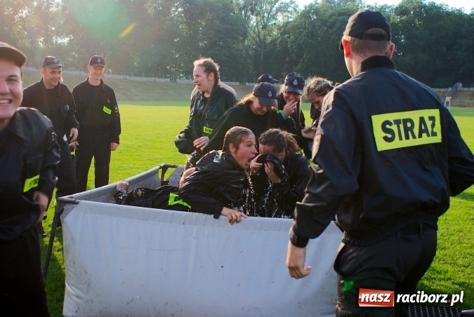 Zdjęcie w galerii na portalu naszraciborz.pl: Strażacy z Brzezia i strażaczki z Sudoła triumfatorami turnieju strażackiego w Raciborzu wiadomości z regionu