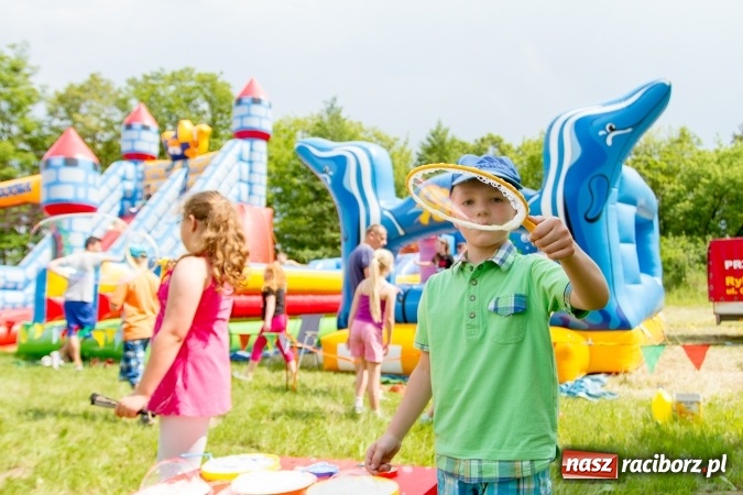 Zdjęcie w galerii na portalu naszraciborz.pl: Szkolny Dzień Dziecka. Krzanowice w rytmach Euro 2016 wiadomości z regionu
