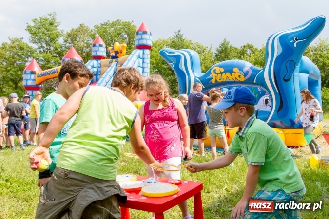 Zdjęcie w galerii na portalu naszraciborz.pl: Szkolny Dzień Dziecka. Krzanowice w rytmach Euro 2016 wiadomości z regionu
