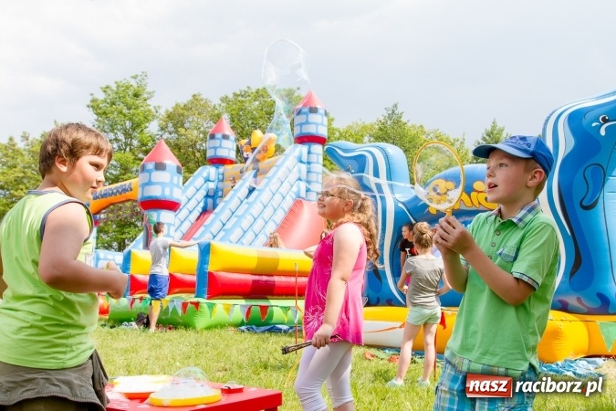 Zdjęcie w galerii na portalu naszraciborz.pl: Szkolny Dzień Dziecka. Krzanowice w rytmach Euro 2016 wiadomości z regionu
