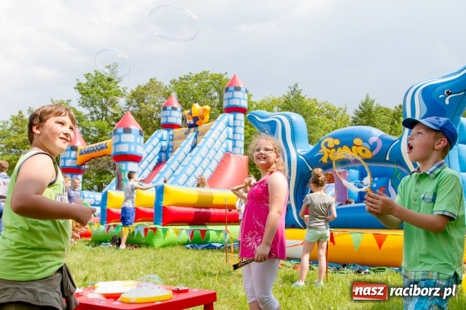 Zdjęcie w galerii na portalu naszraciborz.pl: Szkolny Dzień Dziecka. Krzanowice w rytmach Euro 2016 wiadomości z regionu