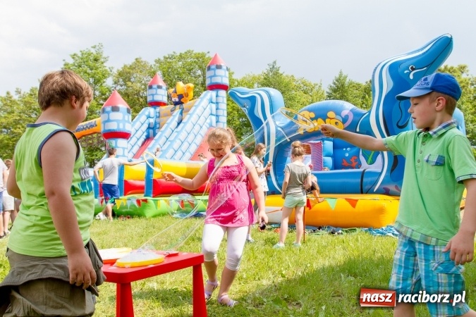 Zdjęcie w galerii na portalu naszraciborz.pl: Szkolny Dzień Dziecka. Krzanowice w rytmach Euro 2016 wiadomości z regionu