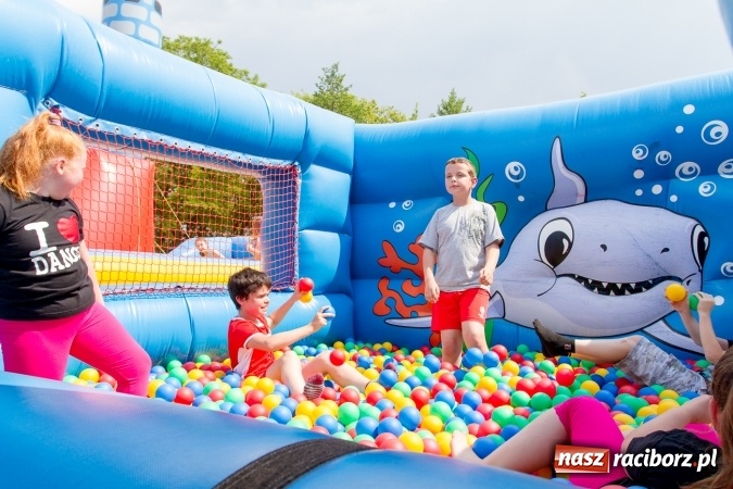 Zdjęcie w galerii na portalu naszraciborz.pl: Szkolny Dzień Dziecka. Krzanowice w rytmach Euro 2016 wiadomości z regionu