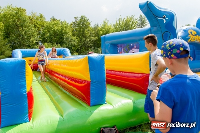 Zdjęcie w galerii na portalu naszraciborz.pl: Szkolny Dzień Dziecka. Krzanowice w rytmach Euro 2016 wiadomości z regionu
