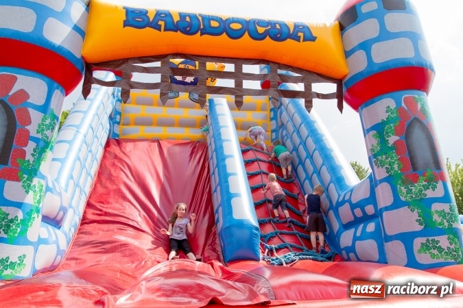 Zdjęcie w galerii na portalu naszraciborz.pl: Szkolny Dzień Dziecka. Krzanowice w rytmach Euro 2016 wiadomości z regionu