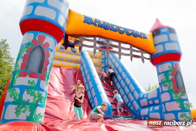 Zdjęcie w galerii na portalu naszraciborz.pl: Szkolny Dzień Dziecka. Krzanowice w rytmach Euro 2016 wiadomości z regionu