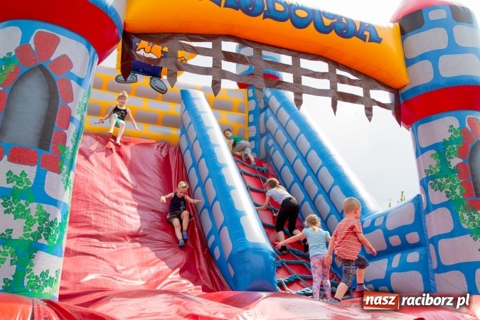 Zdjęcie w galerii na portalu naszraciborz.pl: Szkolny Dzień Dziecka. Krzanowice w rytmach Euro 2016 wiadomości z regionu