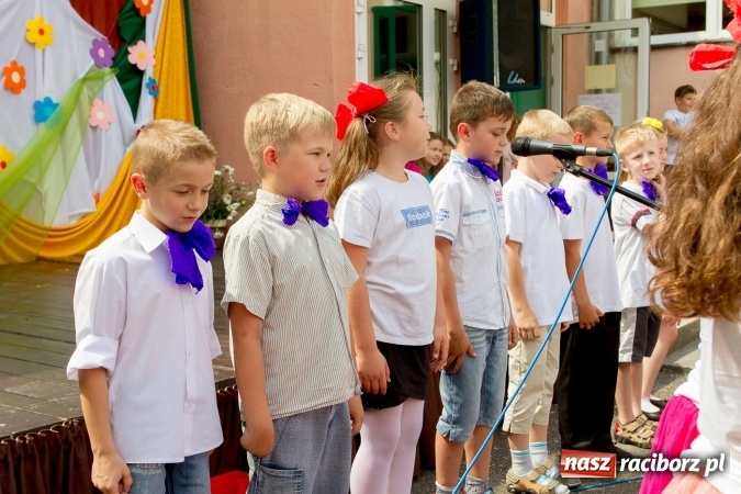 Zdjęcie w galerii na portalu naszraciborz.pl: Szkolny Dzień Dziecka. Krzanowice w rytmach Euro 2016 wiadomości z regionu