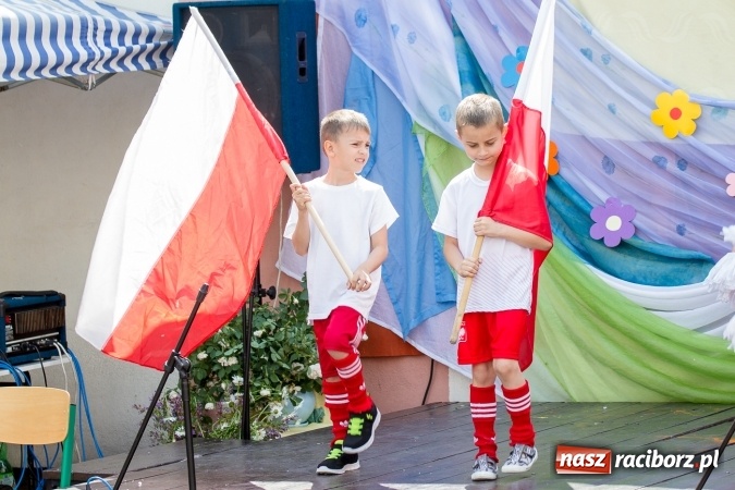 Zdjęcie w galerii na portalu naszraciborz.pl: Szkolny Dzień Dziecka. Krzanowice w rytmach Euro 2016 wiadomości z regionu