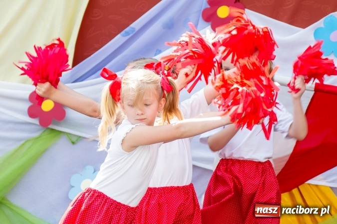 Zdjęcie w galerii na portalu naszraciborz.pl: Szkolny Dzień Dziecka. Krzanowice w rytmach Euro 2016 wiadomości z regionu