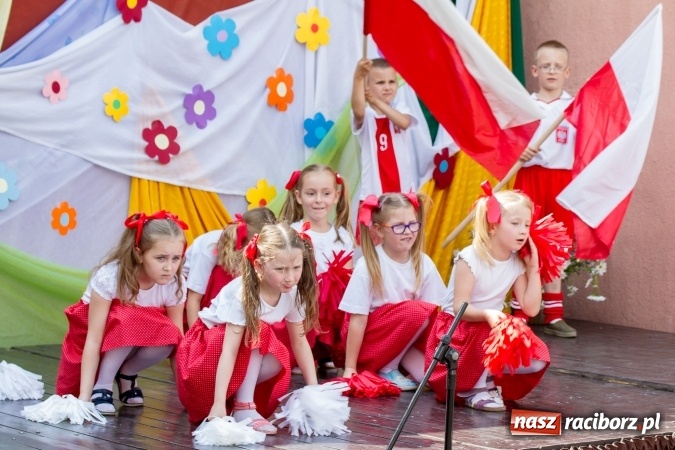 Zdjęcie w galerii na portalu naszraciborz.pl: Szkolny Dzień Dziecka. Krzanowice w rytmach Euro 2016 wiadomości z regionu