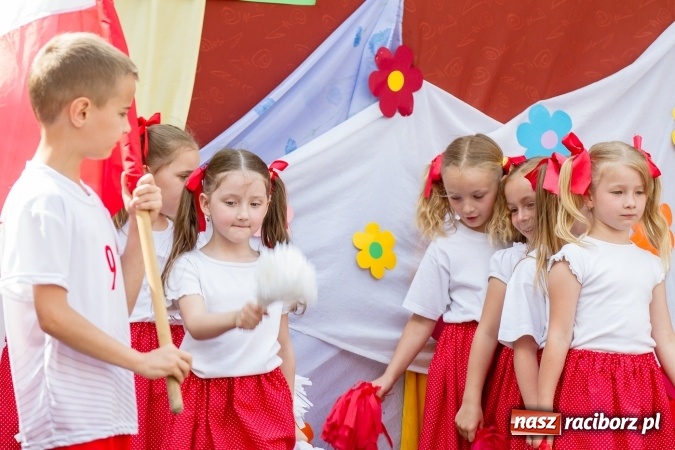 Zdjęcie w galerii na portalu naszraciborz.pl: Szkolny Dzień Dziecka. Krzanowice w rytmach Euro 2016 wiadomości z regionu