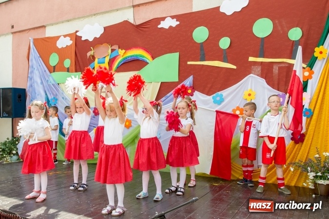 Zdjęcie w galerii na portalu naszraciborz.pl: Szkolny Dzień Dziecka. Krzanowice w rytmach Euro 2016 wiadomości z regionu