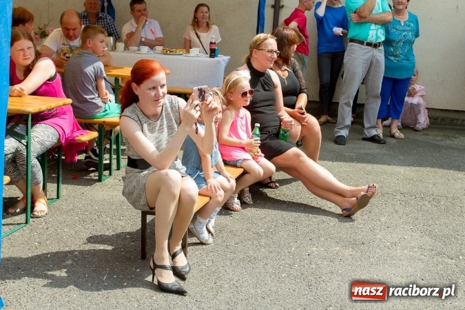 Zdjęcie w galerii na portalu naszraciborz.pl: Szkolny Dzień Dziecka. Krzanowice w rytmach Euro 2016 wiadomości z regionu