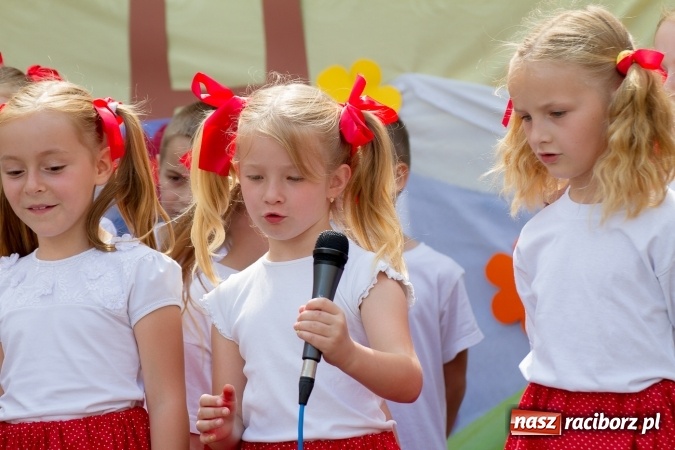 Zdjęcie w galerii na portalu naszraciborz.pl: Szkolny Dzień Dziecka. Krzanowice w rytmach Euro 2016 wiadomości z regionu