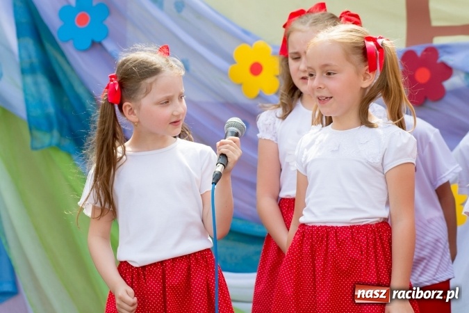 Zdjęcie w galerii na portalu naszraciborz.pl: Szkolny Dzień Dziecka. Krzanowice w rytmach Euro 2016 wiadomości z regionu