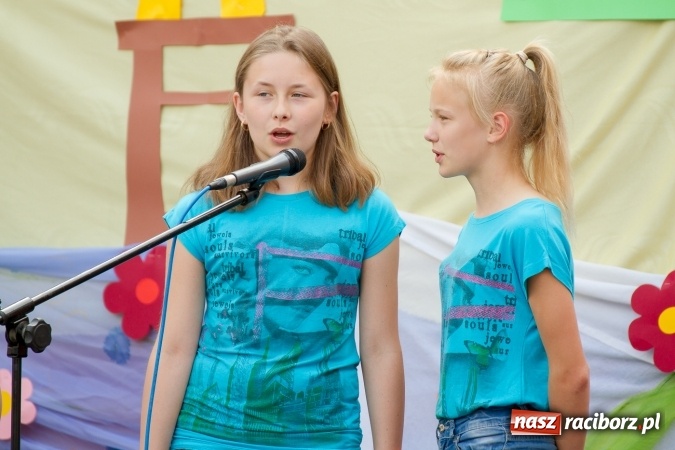 Zdjęcie w galerii na portalu naszraciborz.pl: Szkolny Dzień Dziecka. Krzanowice w rytmach Euro 2016 wiadomości z regionu