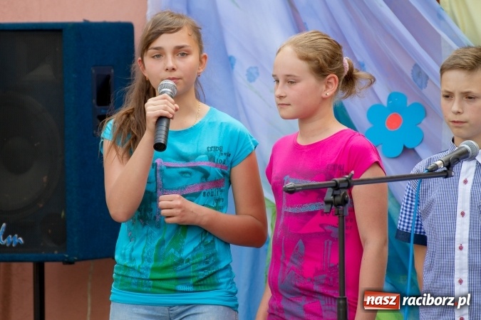 Zdjęcie w galerii na portalu naszraciborz.pl: Szkolny Dzień Dziecka. Krzanowice w rytmach Euro 2016 wiadomości z regionu