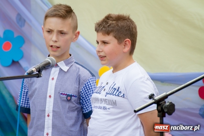 Zdjęcie w galerii na portalu naszraciborz.pl: Szkolny Dzień Dziecka. Krzanowice w rytmach Euro 2016 wiadomości z regionu