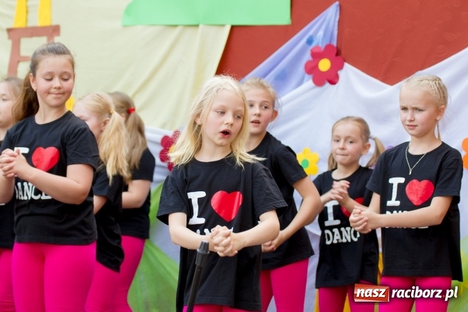 Zdjęcie w galerii na portalu naszraciborz.pl: Szkolny Dzień Dziecka. Krzanowice w rytmach Euro 2016 wiadomości z regionu