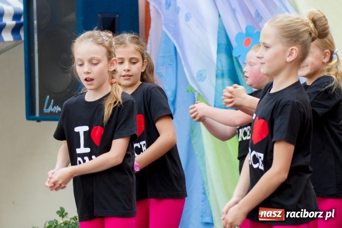 Zdjęcie w galerii na portalu naszraciborz.pl: Szkolny Dzień Dziecka. Krzanowice w rytmach Euro 2016 wiadomości z regionu