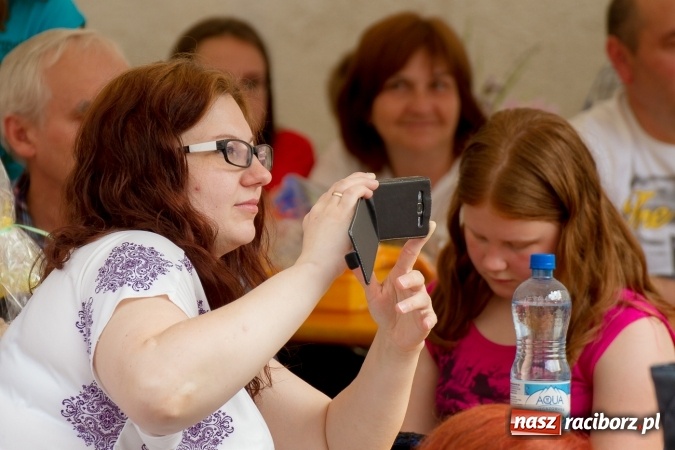 Zdjęcie w galerii na portalu naszraciborz.pl: Szkolny Dzień Dziecka. Krzanowice w rytmach Euro 2016 wiadomości z regionu