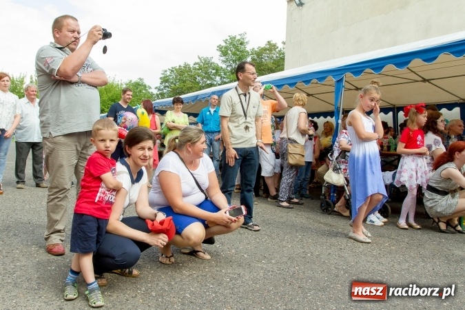 Zdjęcie w galerii na portalu naszraciborz.pl: Szkolny Dzień Dziecka. Krzanowice w rytmach Euro 2016 wiadomości z regionu