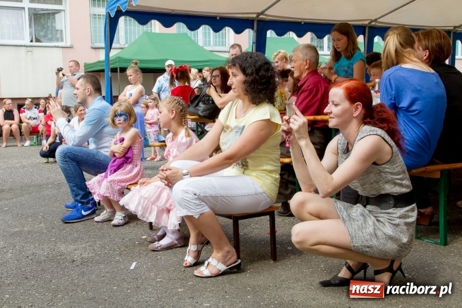 Zdjęcie w galerii na portalu naszraciborz.pl: Szkolny Dzień Dziecka. Krzanowice w rytmach Euro 2016 wiadomości z regionu