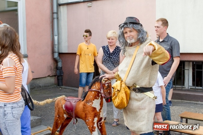 Zdjęcie w galerii na portalu naszraciborz.pl: Szkolny Dzień Dziecka. Krzanowice w rytmach Euro 2016 wiadomości z regionu