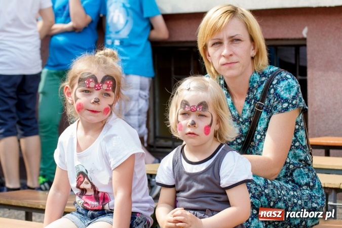 Zdjęcie w galerii na portalu naszraciborz.pl: Szkolny Dzień Dziecka. Krzanowice w rytmach Euro 2016 wiadomości z regionu